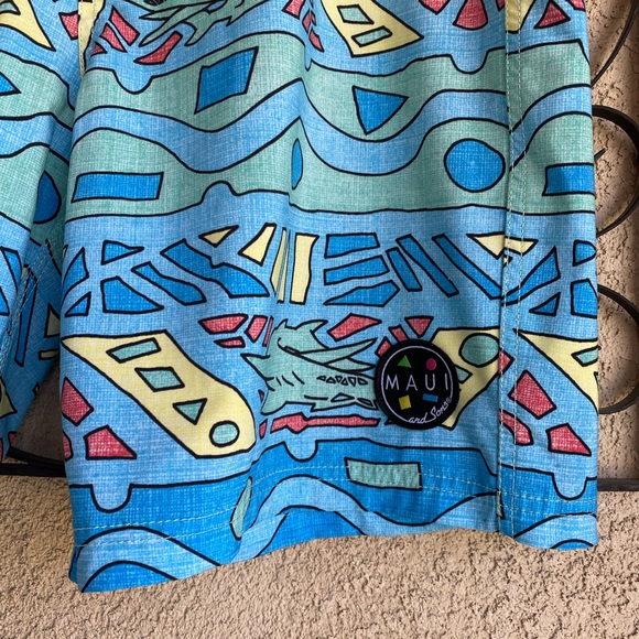 Maui and sons swim trunks - Picture 3 of 9
